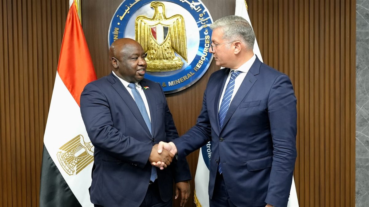 جانب من لقاء المهندس كريم بدوي وزير البترول والثروة المعدنية والسيد نور الدائم طه وزير المعادن السوداني