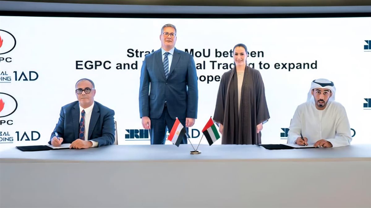 جانب من توقيع مذكرتي تفاهم بين قطاع البترول والثروة المعدنية المصري وشركة الموارد العالمية القابضة IRH الإماراتية في مجالي التعدين والتمويل