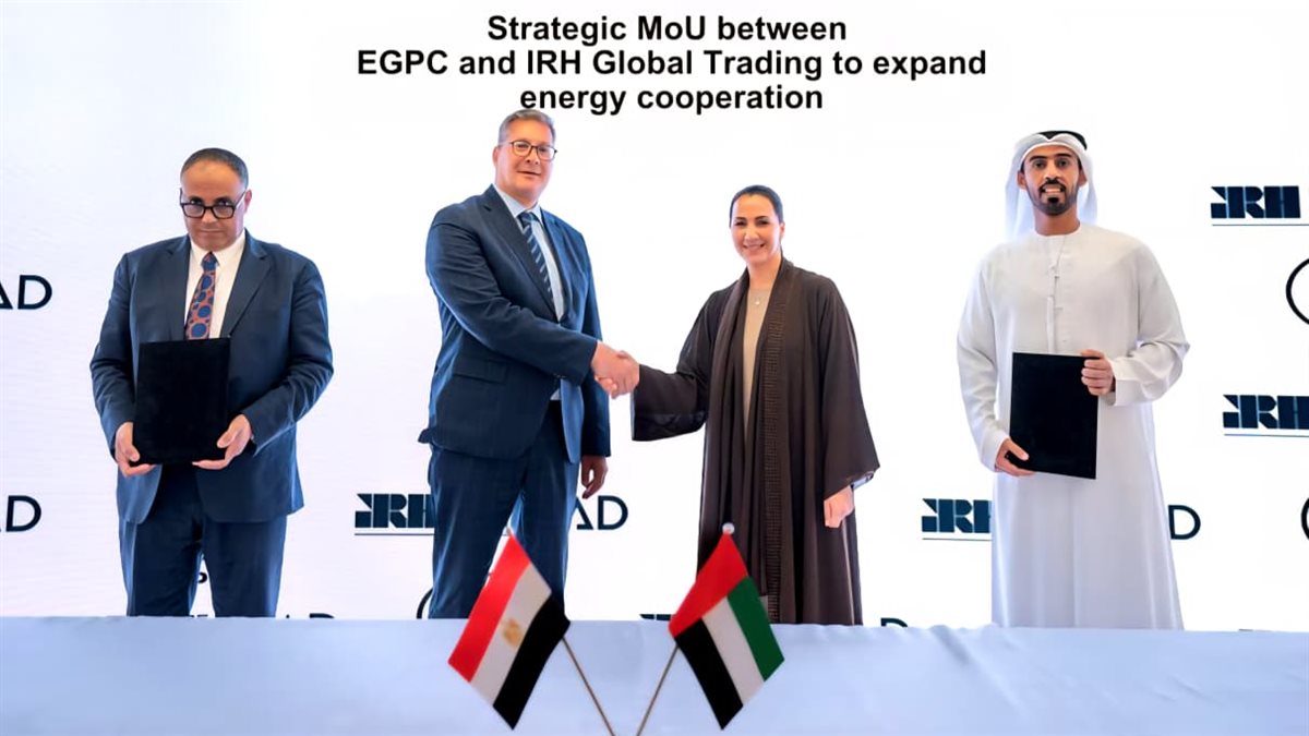 جانب من توقيع مذكرتي تفاهم بين قطاع البترول والثروة المعدنية المصري وشركة الموارد العالمية القابضة IRH الإماراتية في مجالي التعدين والتمويل