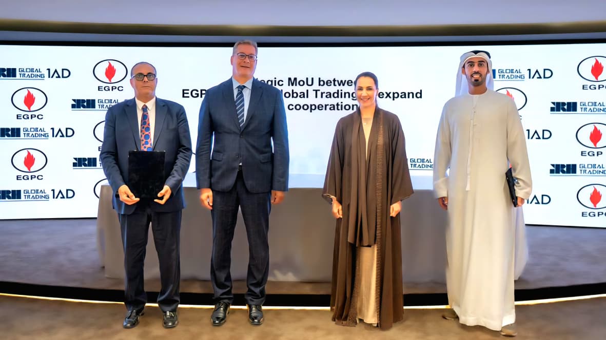 جانب من توقيع مذكرتي تفاهم بين قطاع البترول والثروة المعدنية المصري وشركة الموارد العالمية القابضة IRH الإماراتية في مجالي التعدين والتمويل