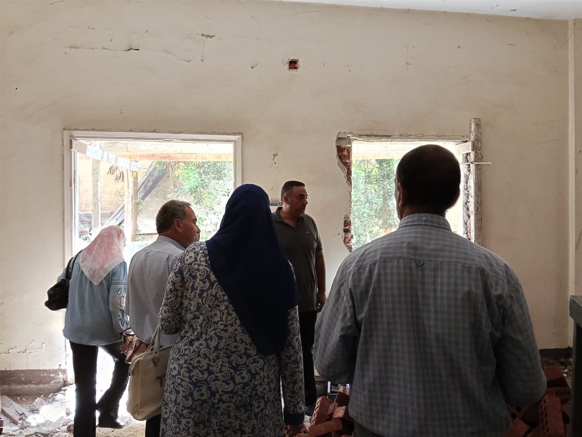 اللجنة تعاين الموقع على الطبيعة