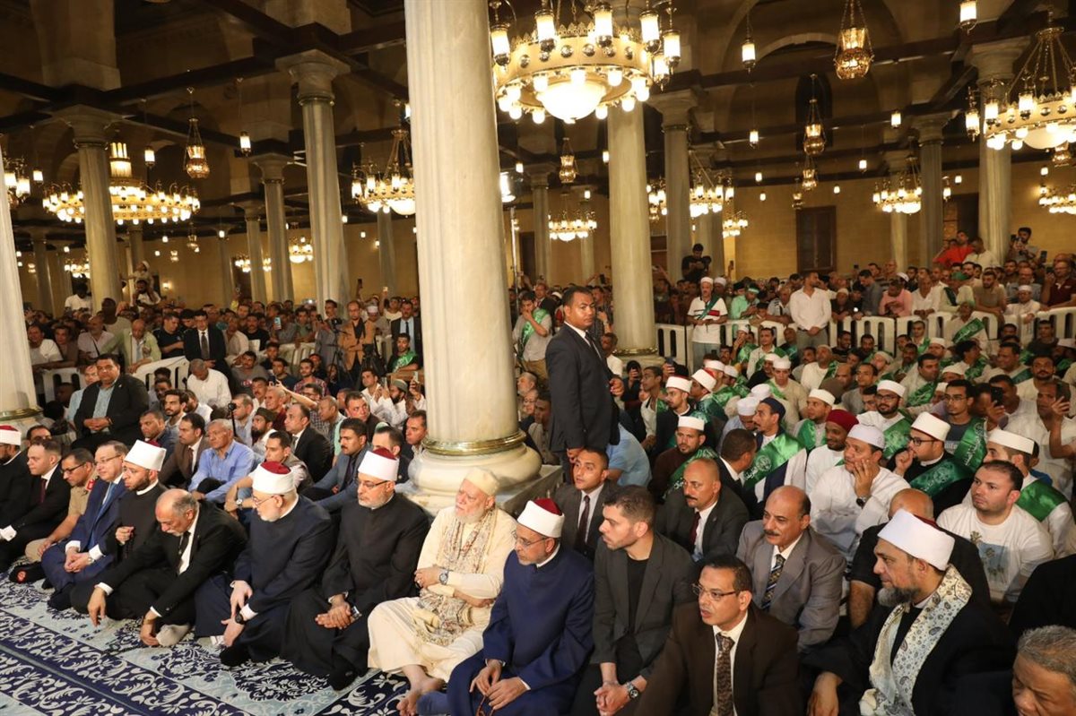 مفتي الجمهورية يشهد احتفال الطرق الصوفية بذكرى المولد النبوي بمسجد الإمام الحسين