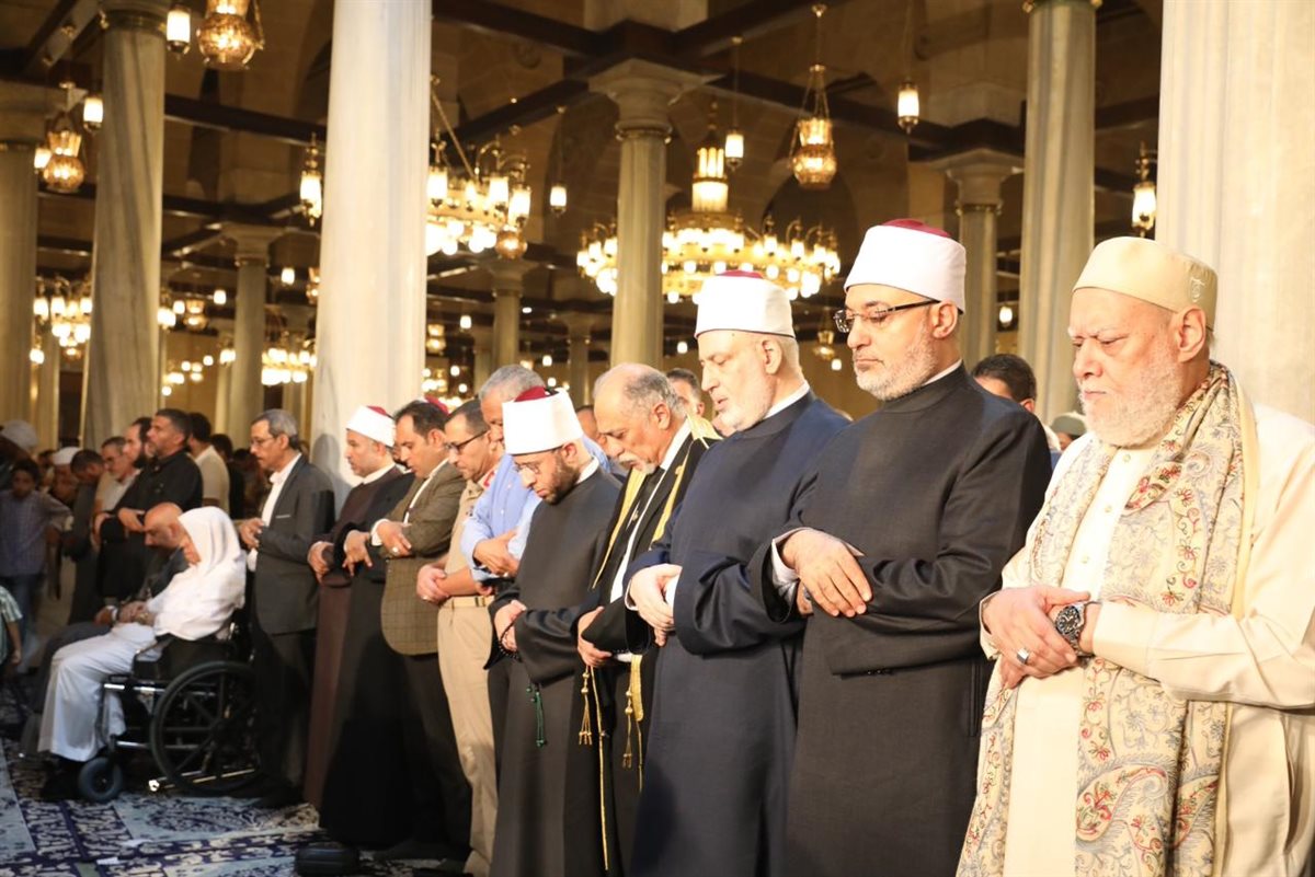 مفتي الجمهورية يشهد احتفال الطرق الصوفية بذكرى المولد النبوي بمسجد الإمام الحسين