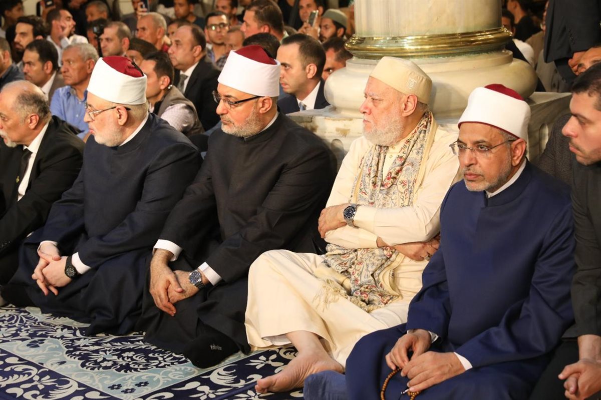 مفتي الجمهورية يشهد احتفال الطرق الصوفية بذكرى المولد النبوي بمسجد الإمام الحسين