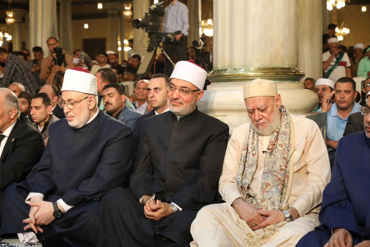 مفتي الجمهورية يشهد احتفال الطرق الصوفية بذكرى المولد النبوي بمسجد الإمام الحسين