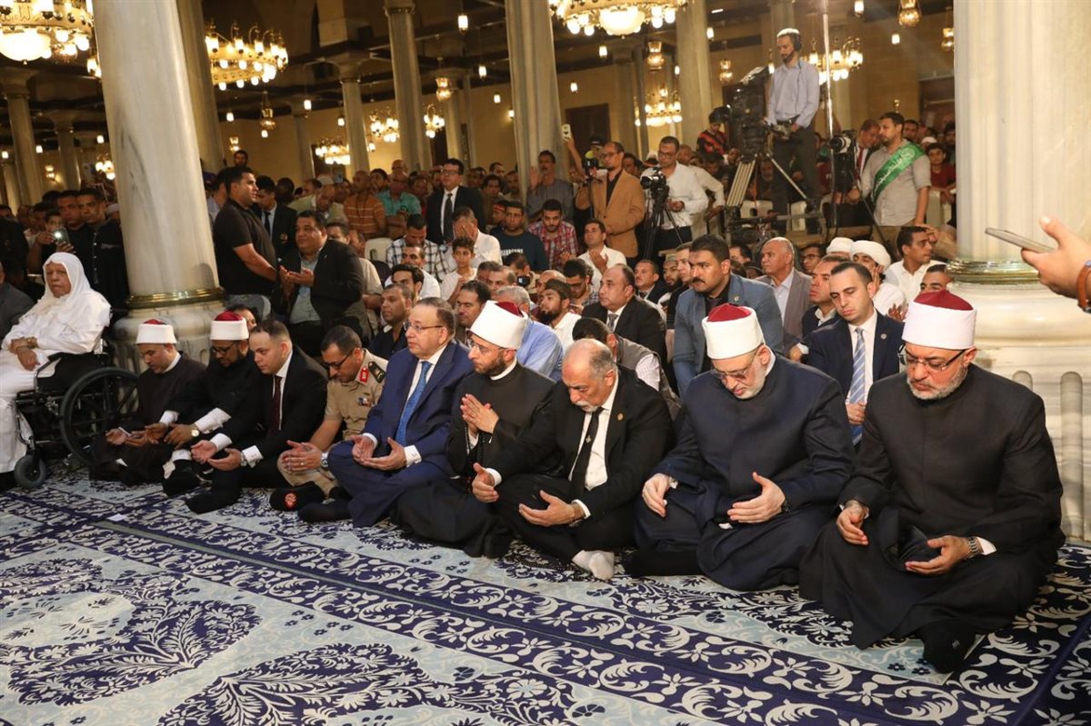 مفتي الجمهورية يشهد احتفال الطرق الصوفية بذكرى المولد النبوي بمسجد الإمام الحسين
