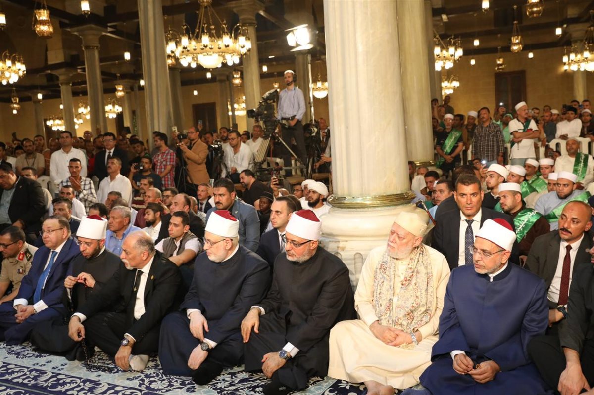 مفتي الجمهورية يشهد احتفال الطرق الصوفية بذكرى المولد النبوي بمسجد الإمام الحسين