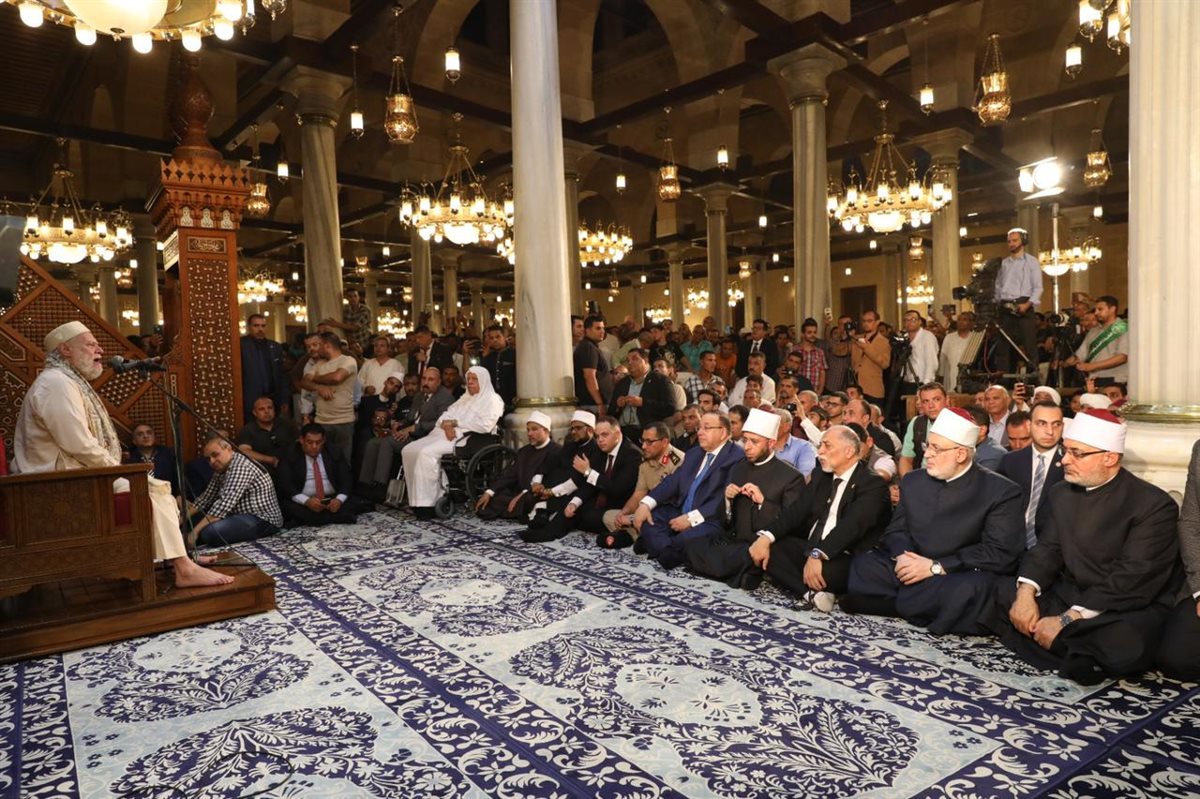 مفتي الجمهورية يشهد احتفال الطرق الصوفية بذكرى المولد النبوي بمسجد الإمام الحسين