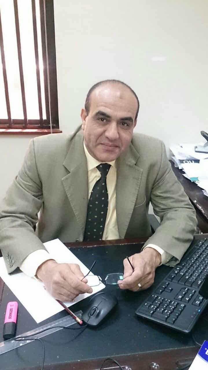 الدكتور عبد الله الشناوي أستاذ الاقتصاد بكلية التجارة جامعة الزقازيق