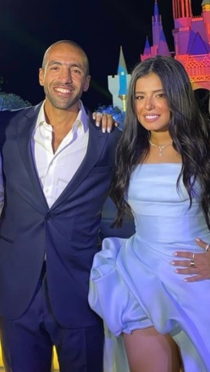 عمرو ستين مع خطيبته مريم عامر منيب
