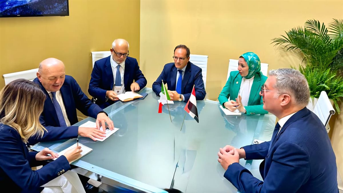 جانب من لقاء وزير البترول والثروة المعدنية ووزير البيئة وأمن الطاقة الإيطالي علي هامش فعاليات مؤتمر ميلانو