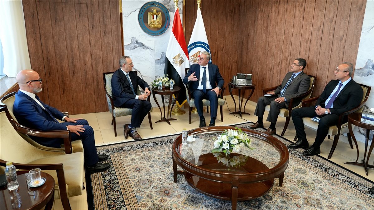 جانب من لقاء وزير البترول والثروة المعدنية ونائب رئيس شركة إكسبرو العالمية لمنطقة الشرق الأوسط وشمال أفريقيا