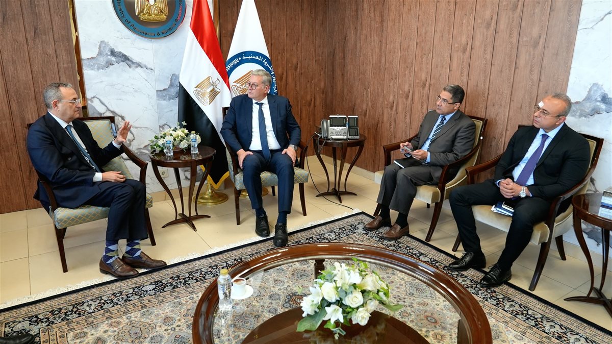 جانب من لقاء وزير البترول والثروة المعدنية ونائب رئيس شركة إكسبرو العالمية لمنطقة الشرق الأوسط وشمال أفريقيا