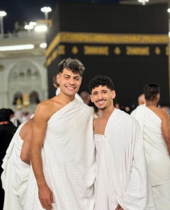 لاعبو بيراميدز يؤدون مناسك العمرة