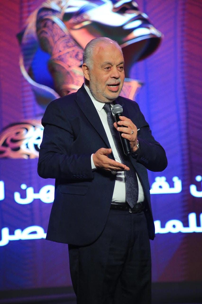 الدكتور اشرف زكي 
