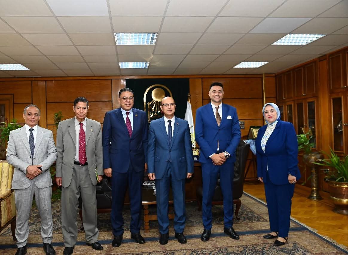 جانب من لقاء رئيس جامعة أسيوط ووفد الهيئة القومية لضمان جودة التعليم والاعتماد