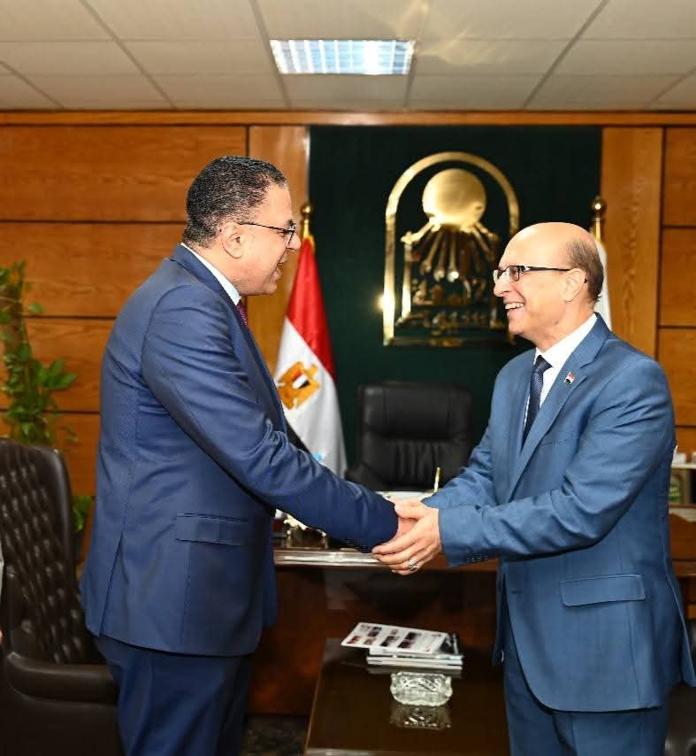 جانب من لقاء رئيس جامعة أسيوط ووفد الهيئة القومية لضمان جودة التعليم والاعتماد