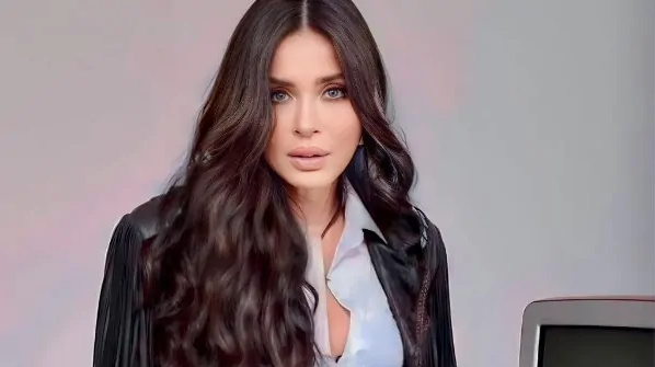 <strong>أكاديمية دينا للرقص</strong>