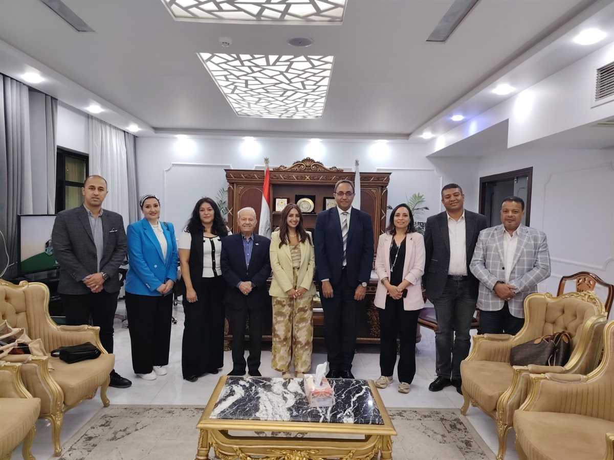 لقاء المحافظ