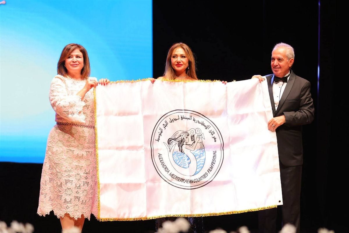 ليلى علوي تهدي تكريمها في حفل افتتاح مهرجان الإسكندرية السينمائي إلى فلسطين وغزة