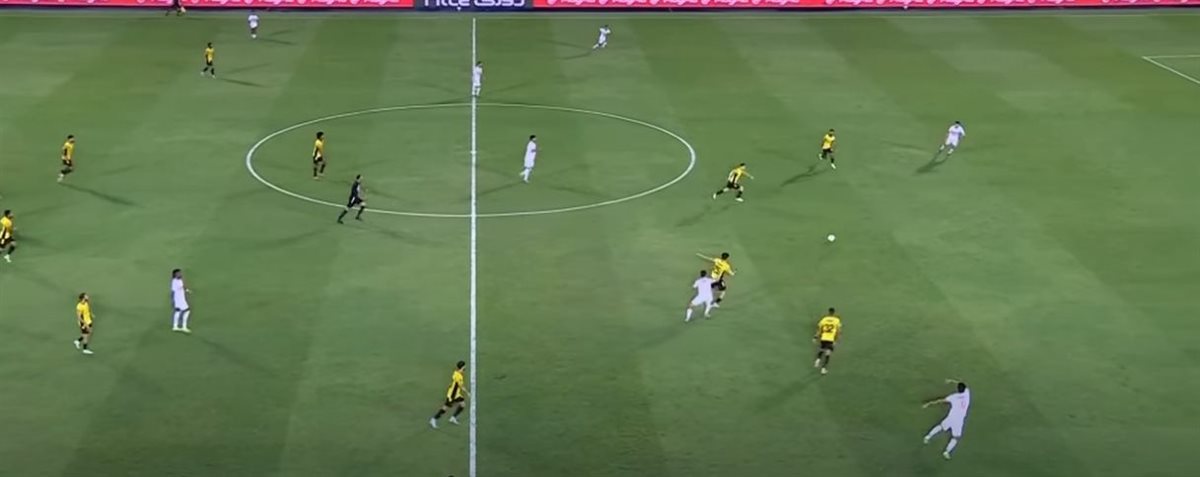 غياب لاعب الوسط الدفاعي مركز 6 في تشكيلة الزمالك بعد خروج دونجا