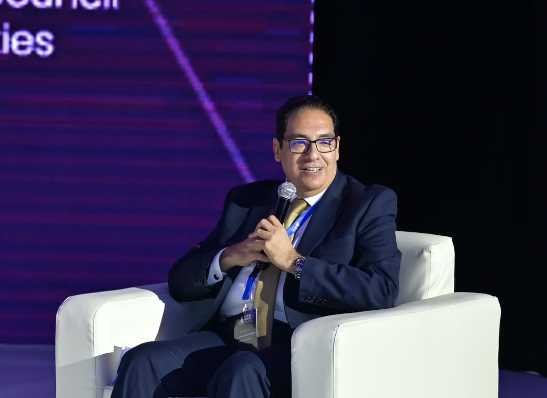 محمد سامي عبد الصادق رئيس جامعة القاهرة
