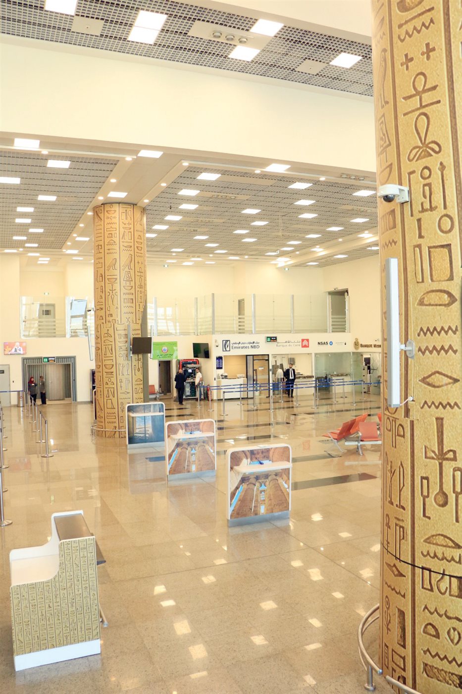 مداخل مطار سفنكس يتزين لاستقبال ضيوف المتحف المصرى الكبير