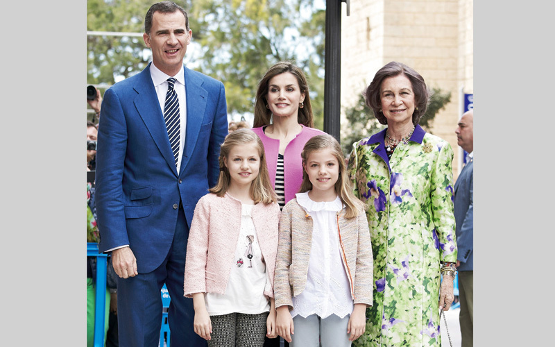 ملك إسبانيا فيليب السادس وزوجته وأسرته