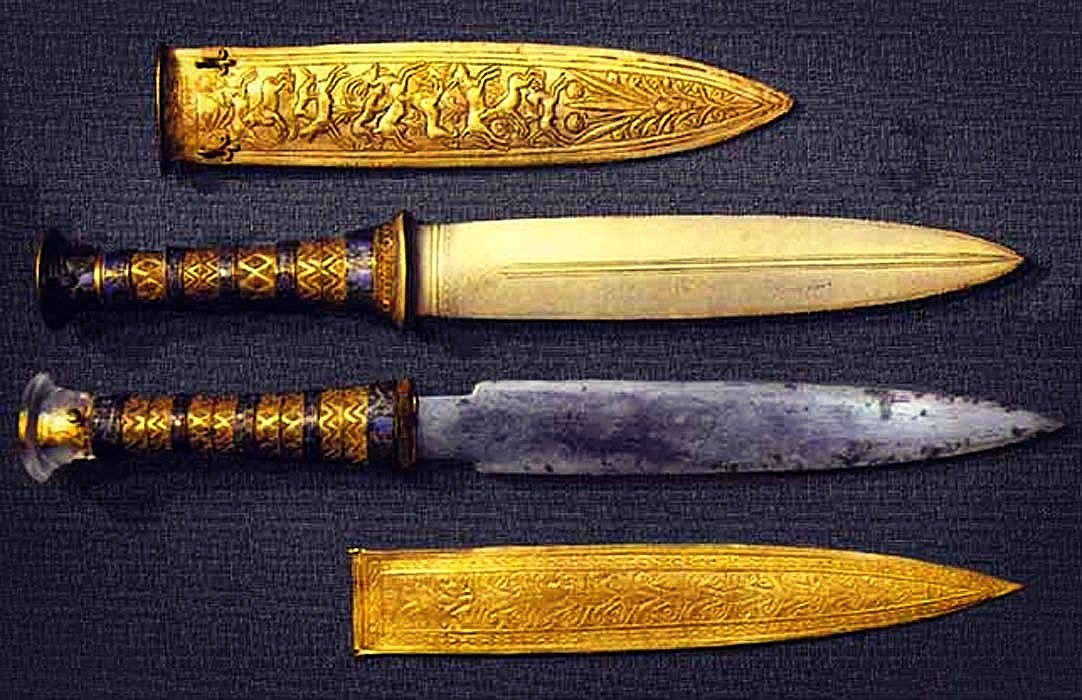 خنجر توت عنخ آمون