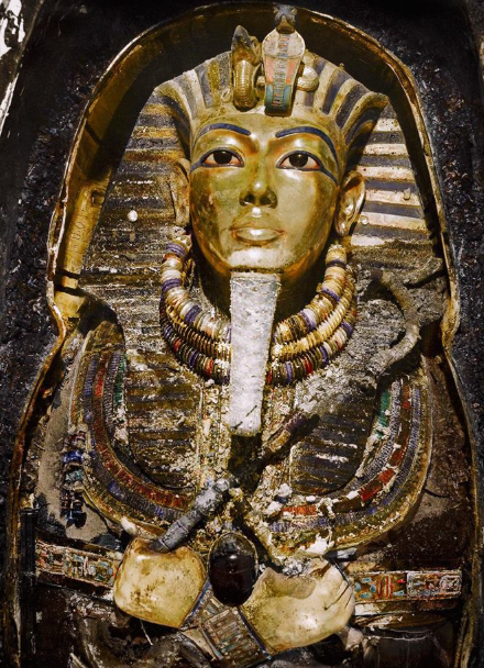 <strong> توت عنخ آمون </strong>