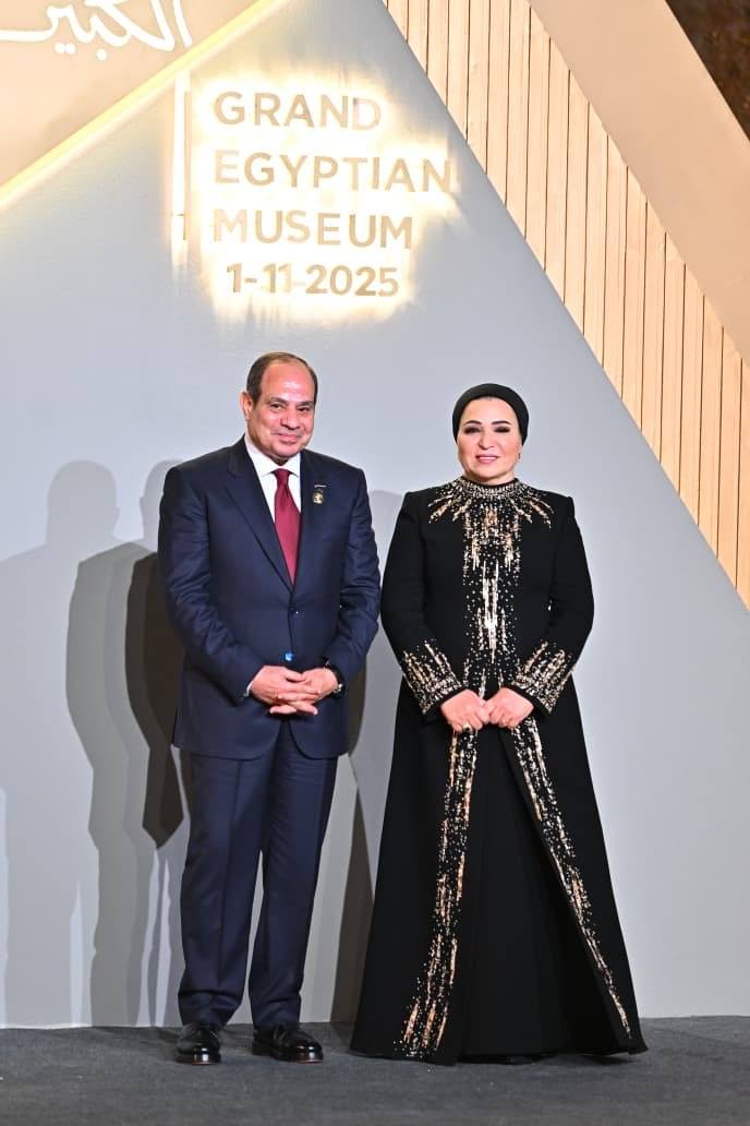 انتصار السيسي وزوجها الرئيس عبد الفتاح السيسي