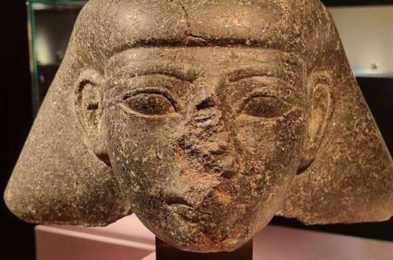 رأس تمثال تحتمس الثالث 