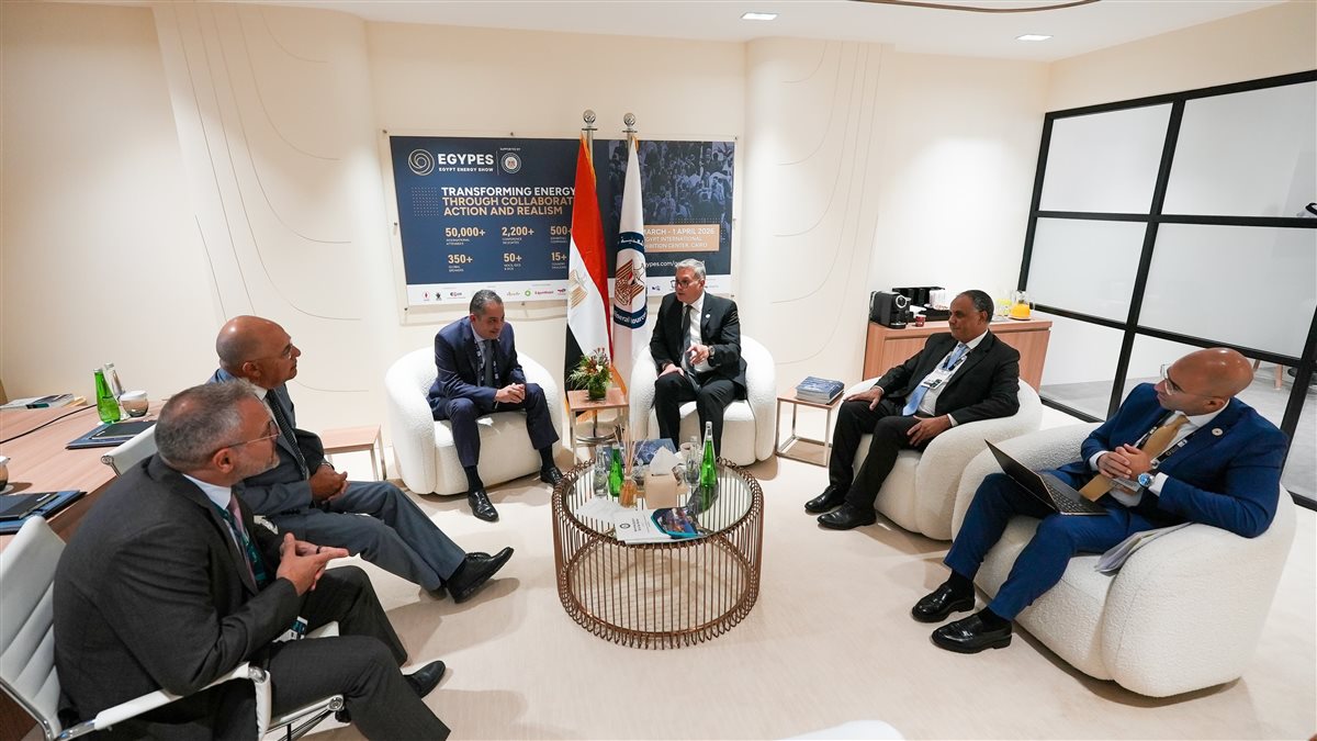 خلال المباحثات