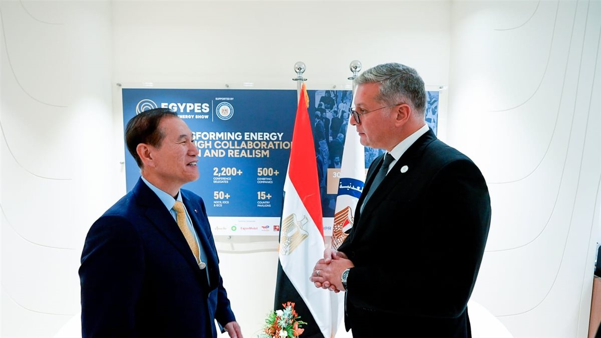 خلال مباحثات مؤسسة البترول الوطنية الكورية 