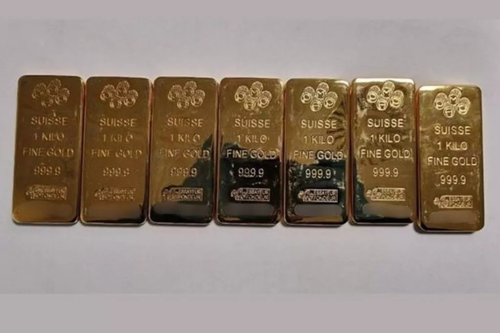 <strong>العثور على سبع سبائك ذهبية مختومة بخاتم