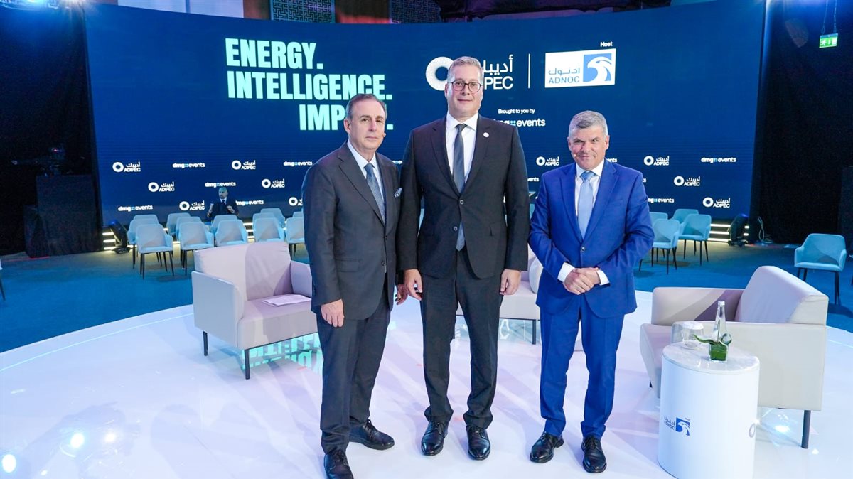 فعاليات مؤتمر ومعرض أديبك 2025 بأبوظبي