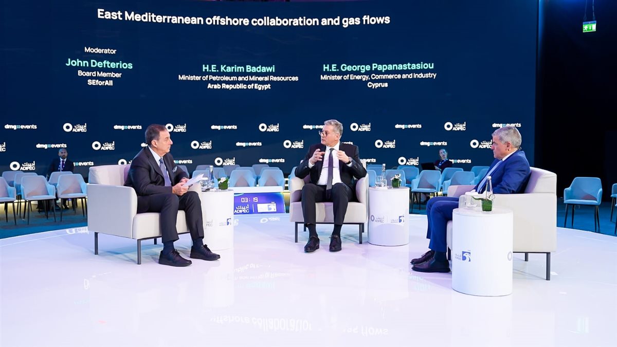 فعاليات مؤتمر ومعرض أديبك 2025 بأبوظبي