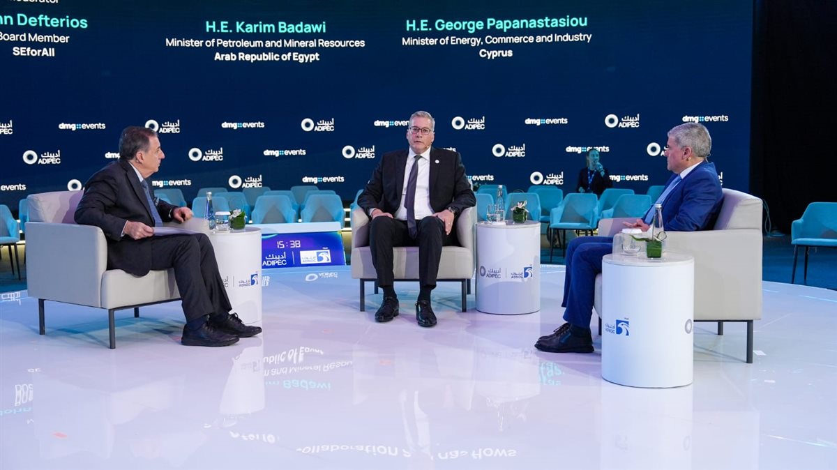 فعاليات مؤتمر ومعرض أديبك 2025 بأبوظبي