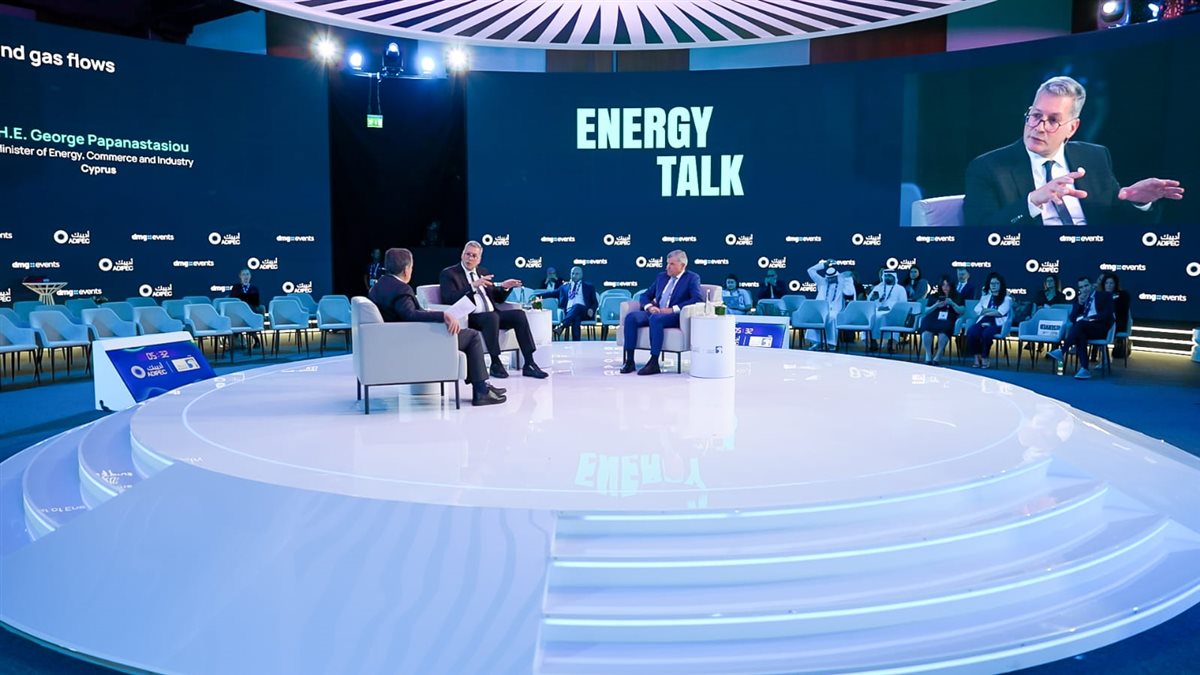 فعاليات مؤتمر ومعرض أديبك 2025 بأبوظبي