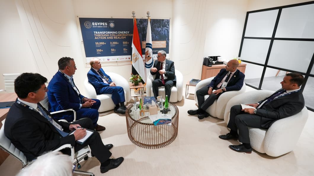 خلال مباحثات شركة ستاندرد أند بورز