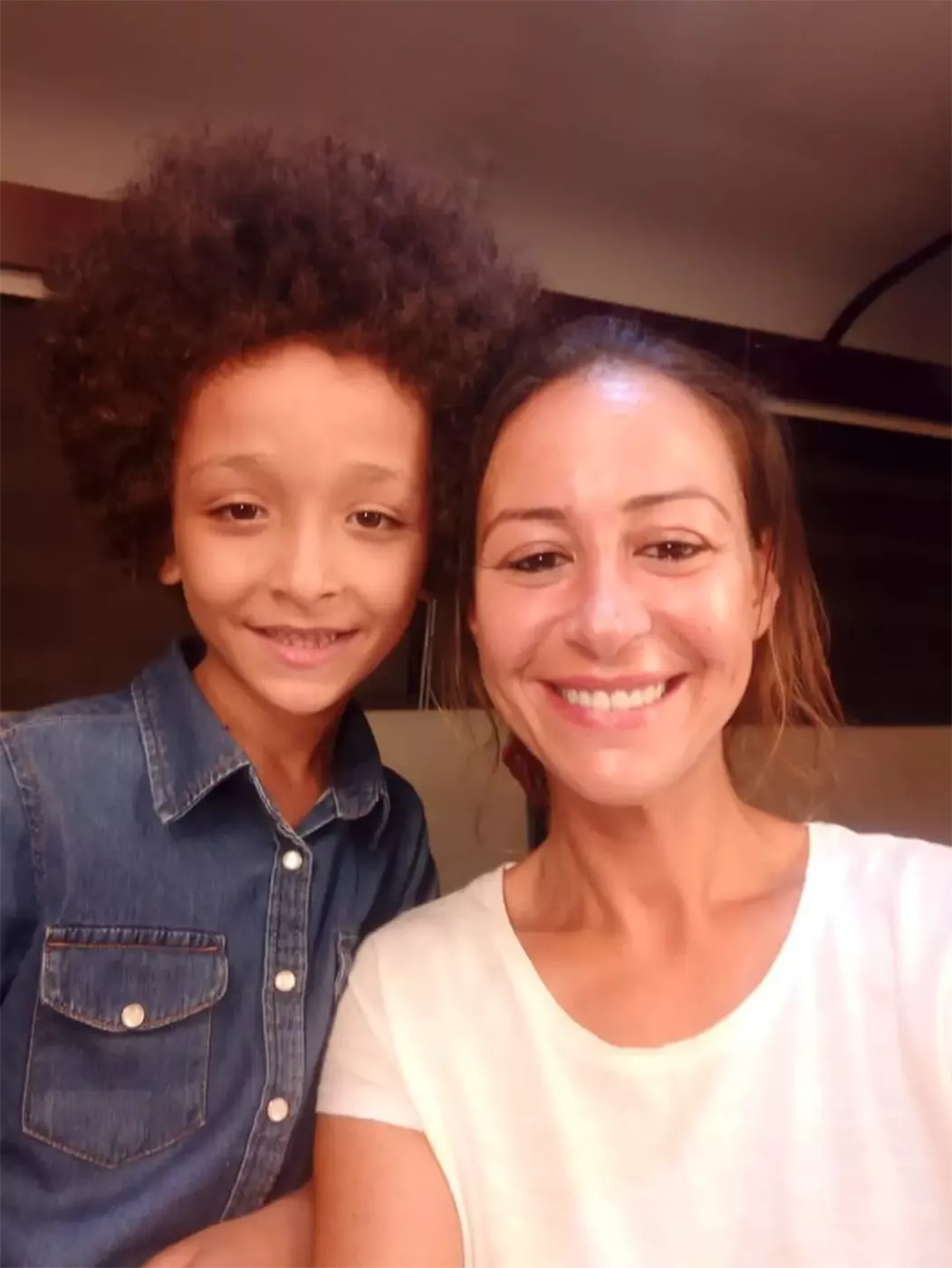 الطفل يوسف صلاح مع منة شلبي