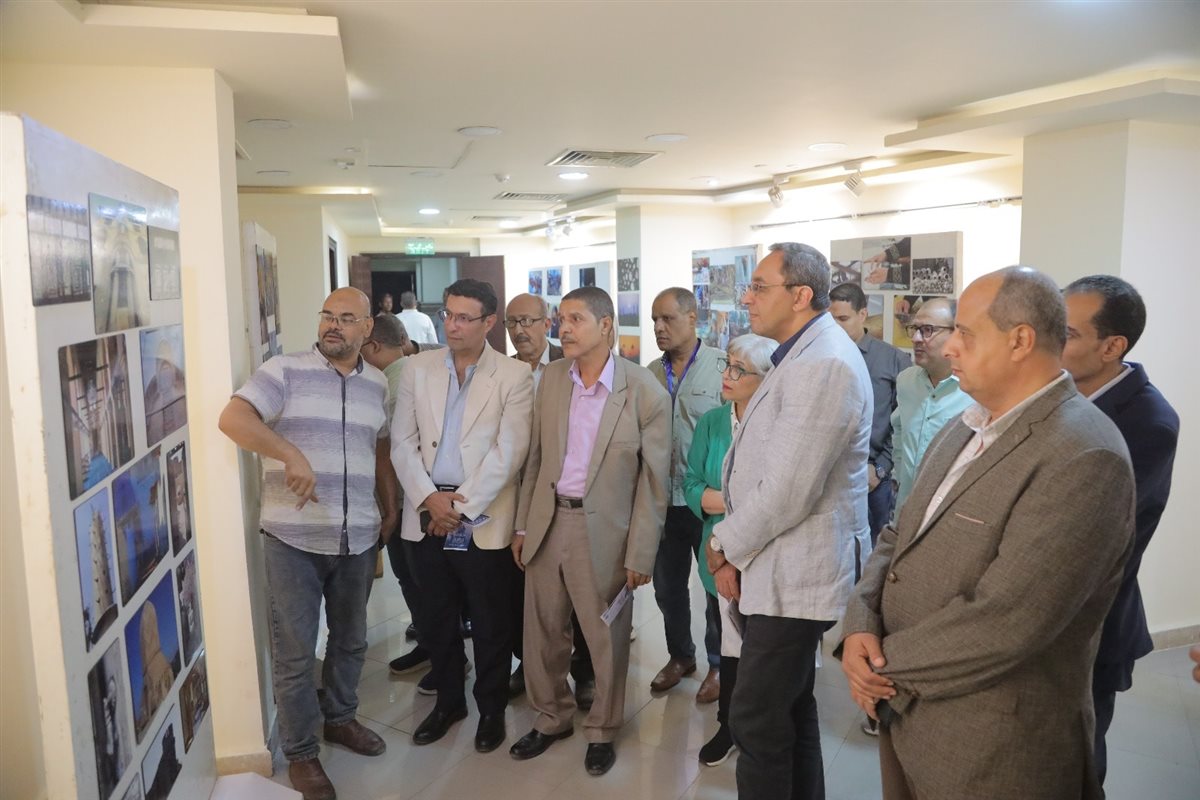 معرض إبراهيم زايد