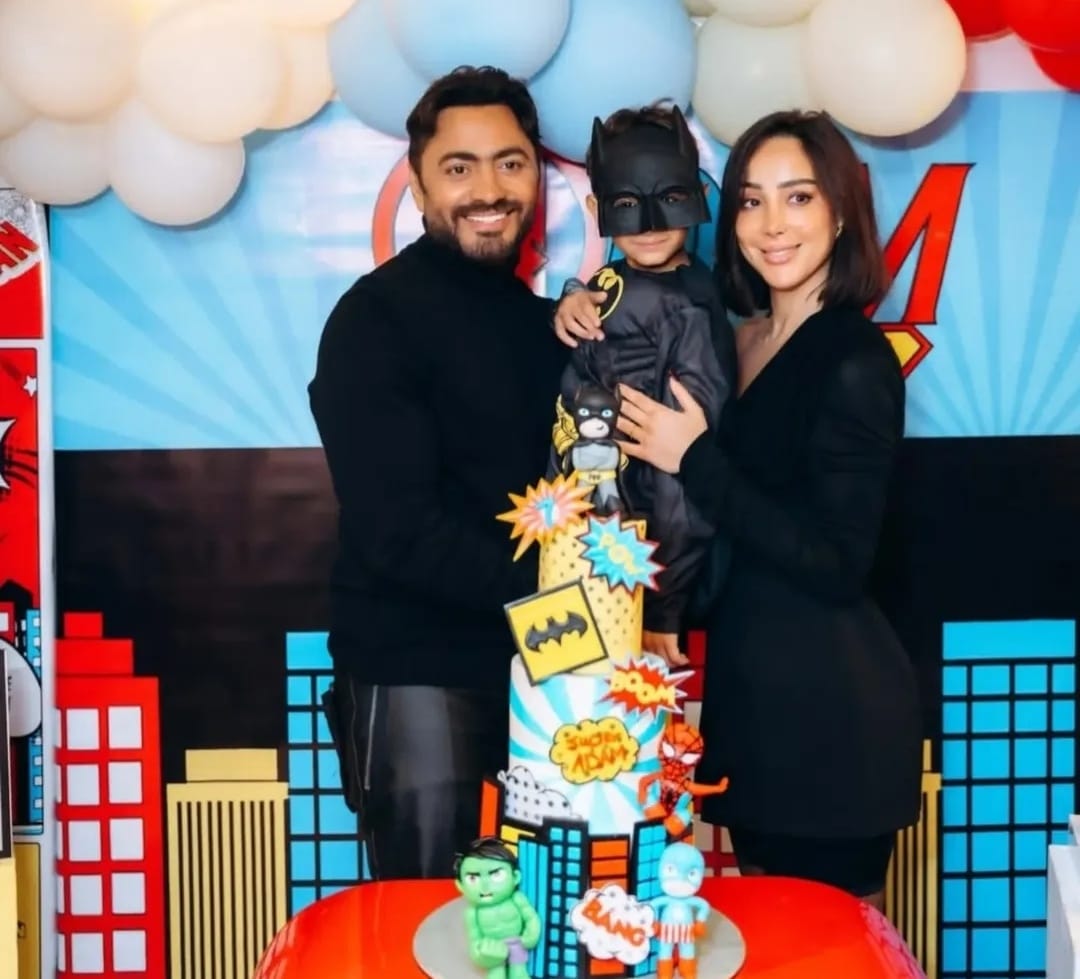 تامر حسني وأسرته