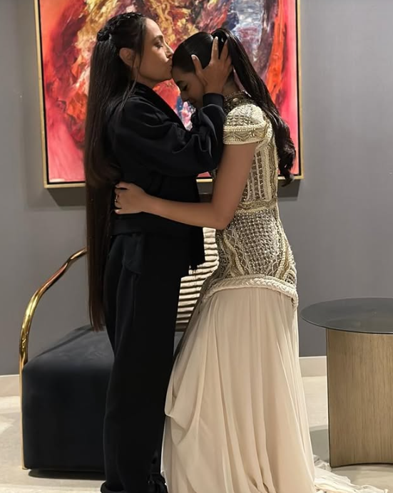 شريهان تقبل رأس ياسمينا العبد