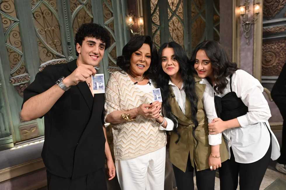 فرقة تلاتة أخوات مع صاحبة السعادة إسعاد يونس