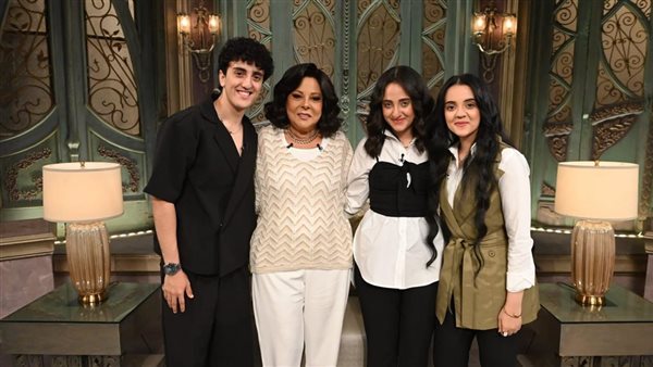 فرقة تلاتة أخوات مع صاحبة السعادة إسعاد يونس