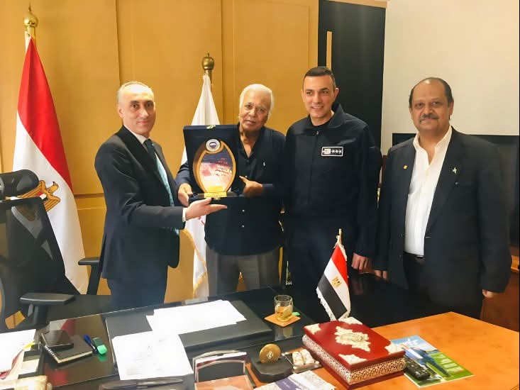 رئيس الاتحاد المصري للمظلات الجوية يزور قطاع الرياضة بوزارة الشباب والرياضة