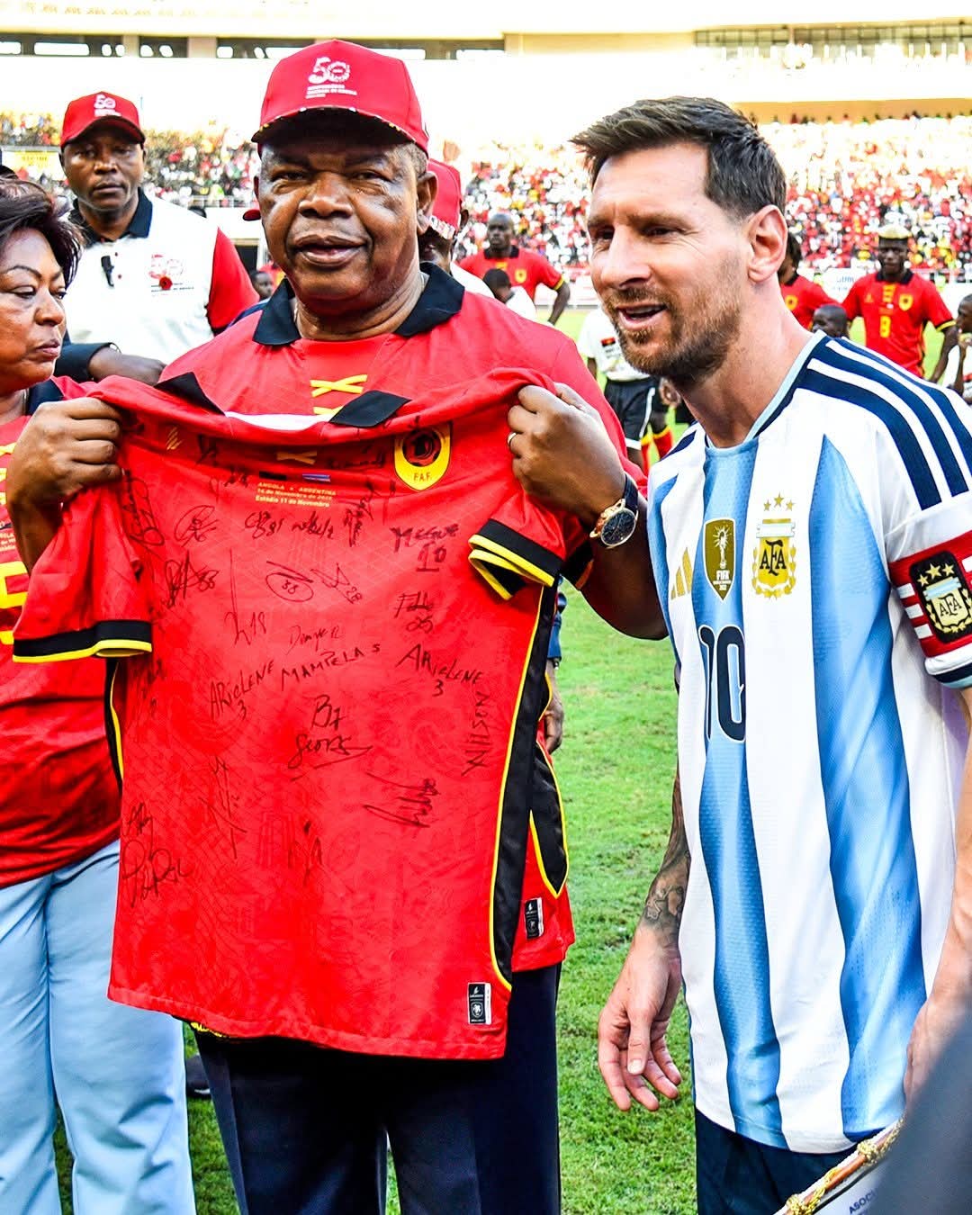 ميسي و رئيس أنجولا 