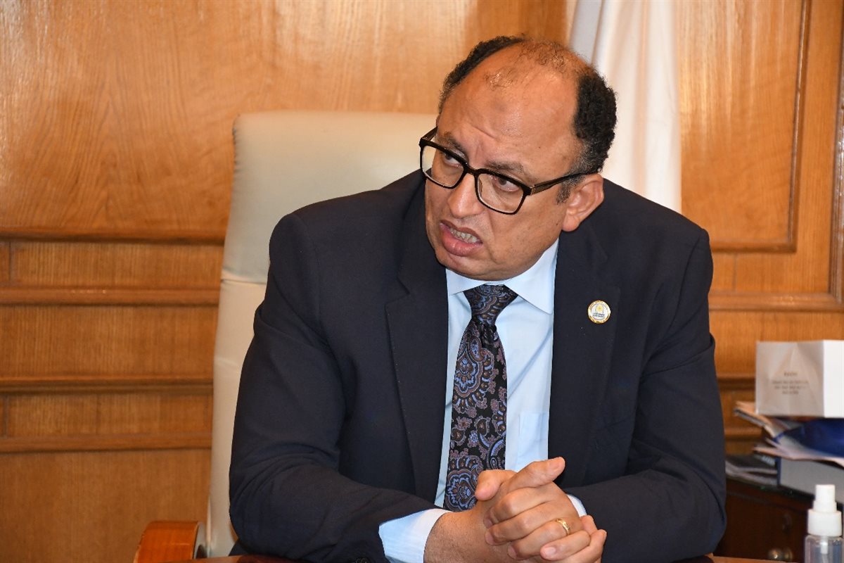 السيد قنديل رئيس جامعة حلوان&nbsp;