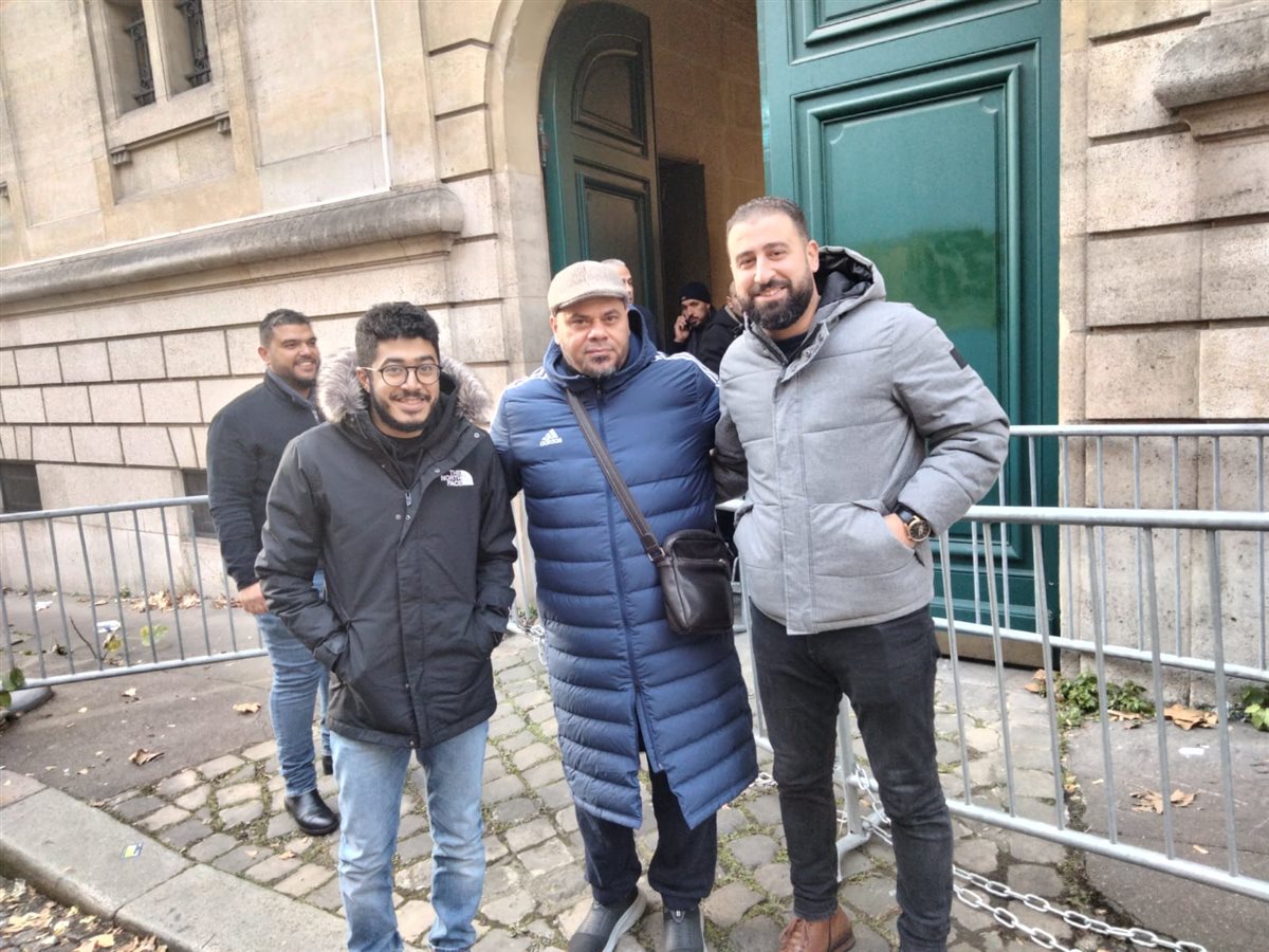 اليوم الثاني للتصويت أمام السفارة المصرية في باريس يشهد تزايدا في إقبال الجالية